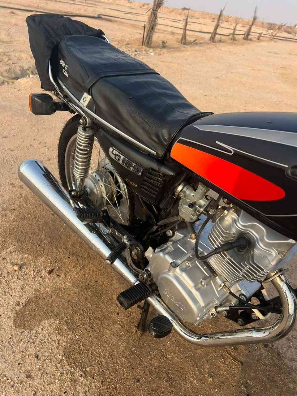 سلام عليكم دراجه للبيع أوراق شلامجه موديل 2014 مكفوله من كلشي سعرها 800قفل مكاني بصره خور الزبير الهاتف ***********
