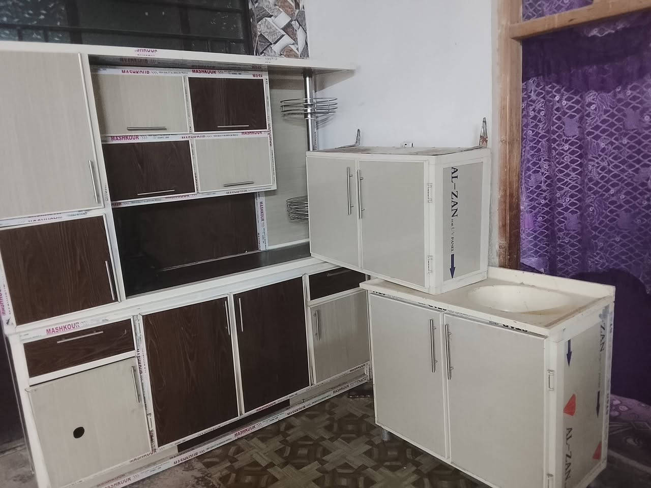 سلام عليكم كاونتر اللبيع الكاونتر 4قطع السنك مرمر السعر750 //***********
