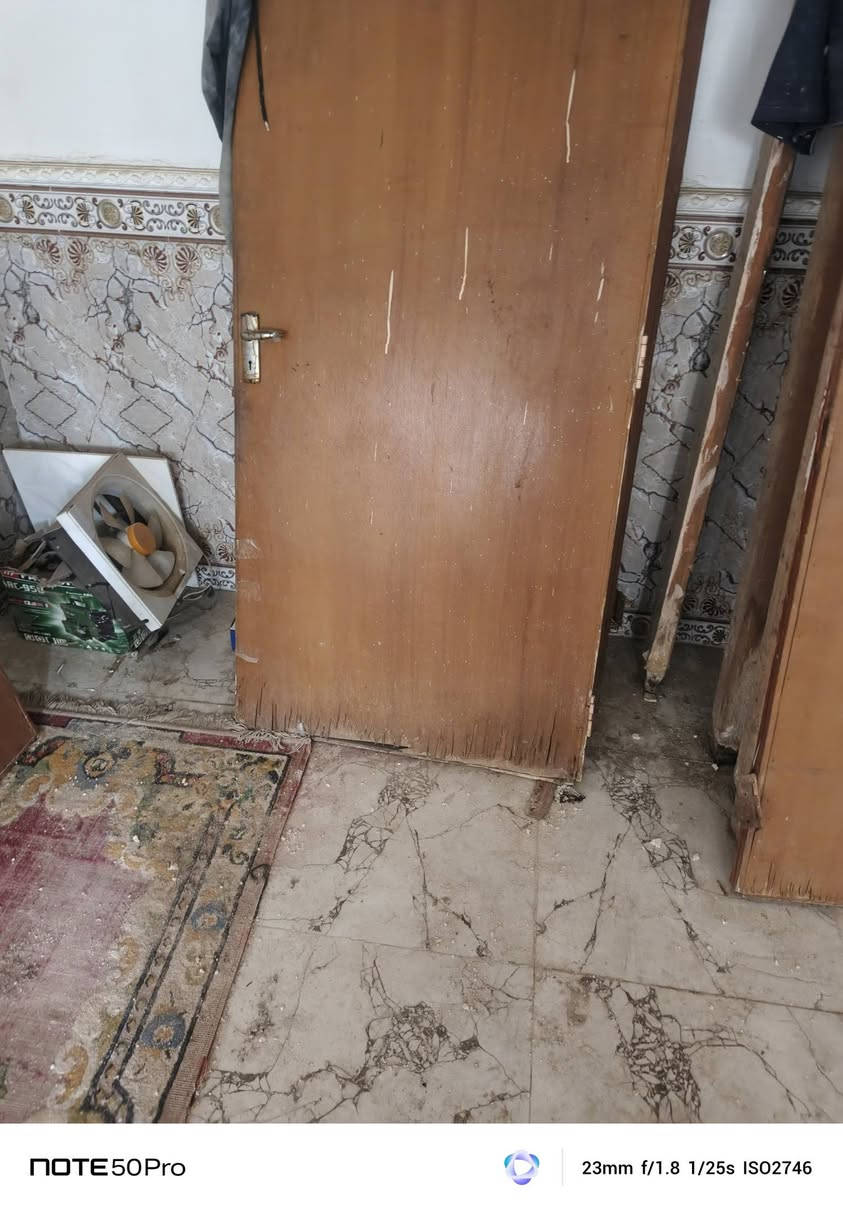 سلام عليكم بيبان للبيع ٣ أبو المتر واحد أبو متر وربع للاستفسار رقم الهاتف ***********
