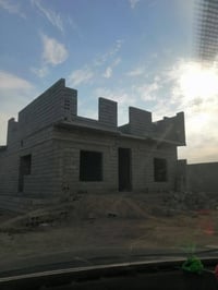 بيت هيكل طابقين للبيع مع قطعة بصفه . متكون الطابق الأول من ربعة وهول و...