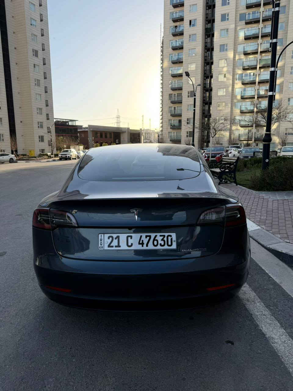 للبيع 
تسلا dual motor
سرفز مود شغال لحد 2033
يعني تكد تكنك ويا الشركة عن طريق الانترنيت 
تسوي ابديت للبرامج بلاش
ويا 3 كارت شركة
صبغ:
جاملغ خلفي صبغ بدون دواخل
و جاملغ امامي مبدل نفس اللون 
ماشي 50.000 كم
مكان السيارة سليمانية
سعر 165$
وياها نضام شحن كامل 
سريع و بطيء
*********** السليمانية, العراق
