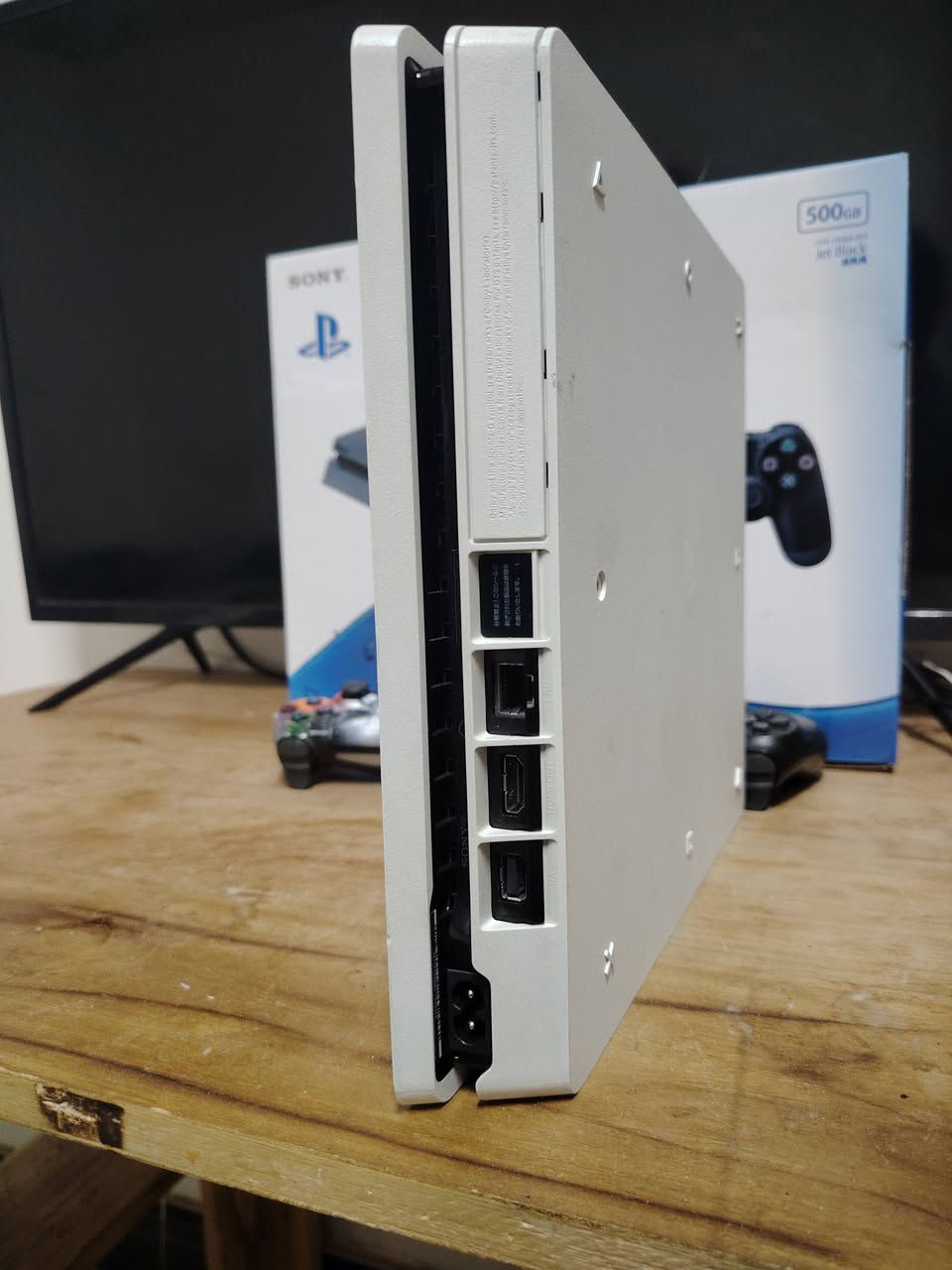 السلام عليكم بلي 4 سلم ابيض باله مهكر ما مفتوح لوك ستيكر (على وضع الشركه) بي العاب ووياه يدتين السعر 275 وبي مجال قليل المكان البصره نواب الضباط تواصل اتصال او واتساب هذا رقمي ***********
