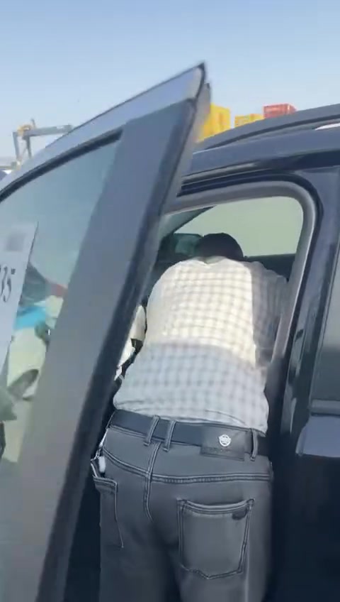 سلام عليكم جمسي تيران موديل ٢٠٢٣رقم بغداد دولي بسمي سياره مستوردهه على ايدي ومصلحهه على ايدي حادثه موضح بل فديو أول ما فتحو حاويه سياره دخلت شغاله وتمشي حته رديتر تبريد ما مليوحه سياره فول للخير بس نقص كشنات مو جلد حته فور ويل مكاني بغداد بلديات سعر ٢٠٠ ورقه وبيهه مجال ***********
