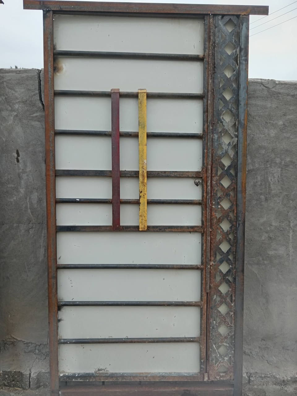 سلام عليكم بابين 2 متر وربع ورتفاع مترين
العدد 2 سعرهن 225 الله شاهد جدد ونضيفات

وبي مجال ذي قار شطره يم جسر السليمان ***********
