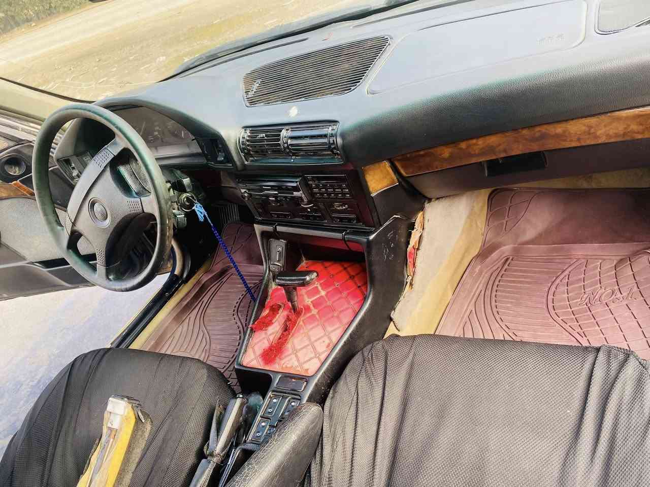 السلام عليكم بي ام للبيع موديل 93 حجم 525 رقم بغداد سياره حلوه نظيفه سعر ها 33 ورقه الأتصال على الرقم ***********
