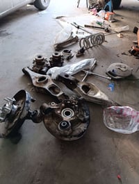 من اعمالنا ..... تبديل قطع غيار صدر باجيرو خلفي تبديل بولبرنات خلفي تص...