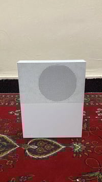 اكس بوكس One s نسخة دجتل يعني بدون قرص بس واحد 1T تيره نسخه 2019 يعني ...