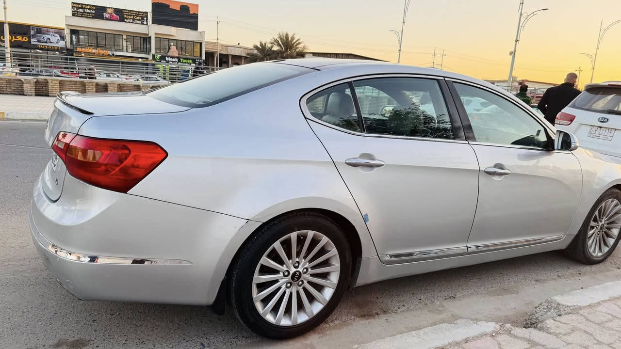 كادينزا 2011فقط بارد بسيط بالباب الباقي كفاله من الصبغ والضربه للأستفسار
***********
