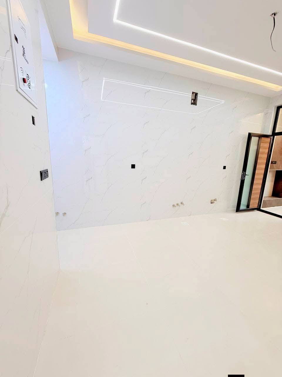 دار للبيع 150 متر حي العدالة شارع 10 منطقة الاساتذة بناء زيرو طابقين 
يحتوي على 4 غرف نوم وصالتين ومطبخ حار وبارد واستقبال ومنور عدد 2 مع شلالات وحدائق داخليه الغرف نظام سويتات واجهة بورسلين ارضيه مرمر السقوف جمس بورد كهرباء بوري ارضيه رفت 

__العنوان المكتب /النجف الاشرف _حي العدالة _شارع المستوصف 
 
نستقبل جميع العروض التجارية في كافه احياء النجف اداره مكتب الميار للعقار 

🟨للاستفسار الاتصال على الرقم التالي او مراسلة الصفحة 
 
📞 عباس الجنابي ***********
📞عباس هاتف الشايب ***********
