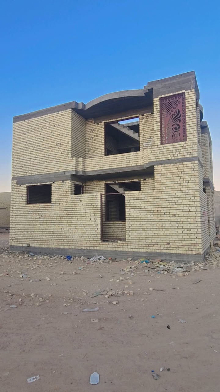 السلام عليكم هيكل ركن للبيع المساحه ١٠٠متر مربع طابو صرف بسمي مداور مباشر الطابق الاول يحتوي على مدخل استقبال صاله غرفة نوم مطبخ مجمع صحيات منورر
الطابق الثاني ٣ غرف نوم صاله مجمع صحيات شغل درجه
العنوان كربلاء حي الصحه قرب مجمع الوفاء قرب مجمع الغدير
السعر ١٠٥ وبيه مجال
اي استفسار على الرقم
***********
***********
