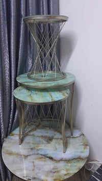 طاولة • ديكور منزلي