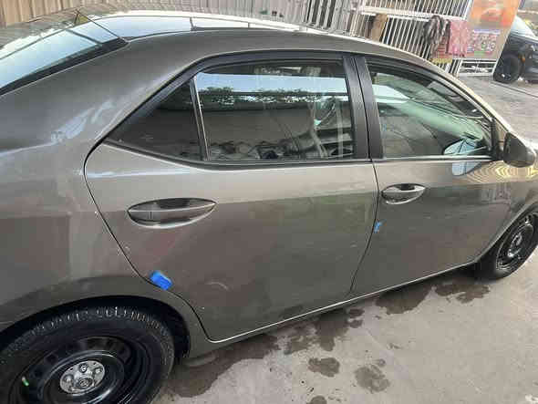 السلام عليكم كورلا ٢٠١٩ Le لون رصاصي وارد كندي للبيع ماشيه ٥٩ الف ميل كير ومكينه مكفولات بلاديه 
ضربته مثل ما واضح بالصور باب خلفي مبدل وامامي مصبوغ 
يعني صفحه كامله مصبوغه جهه الصدر صور سونار موجوده 
تحكم استيرن
شاشه وكاميرا خلفيه 
رادار امامي 
توقف تلقائي
مكينه ١٨٠٠ مرغوب 
صدر جديد 
تخم تايرات جديد 
تحكم امرايات جانبيه
تبريد خير من الله يخبل 
Ups اواكس و
تخم زنون بلادي 
سيارة رقم بغداد انكليزي بأسمي 
هزه جديده سنويه جديده 
سيارة نظيفه وعلى ايدي مابيه نقص دهن تويوتا الاصلي 
السعر 140ورقه بيه مجال تجي شوف يله اخصم السعر
مكاني بغداد الحبيبيه 
***********
