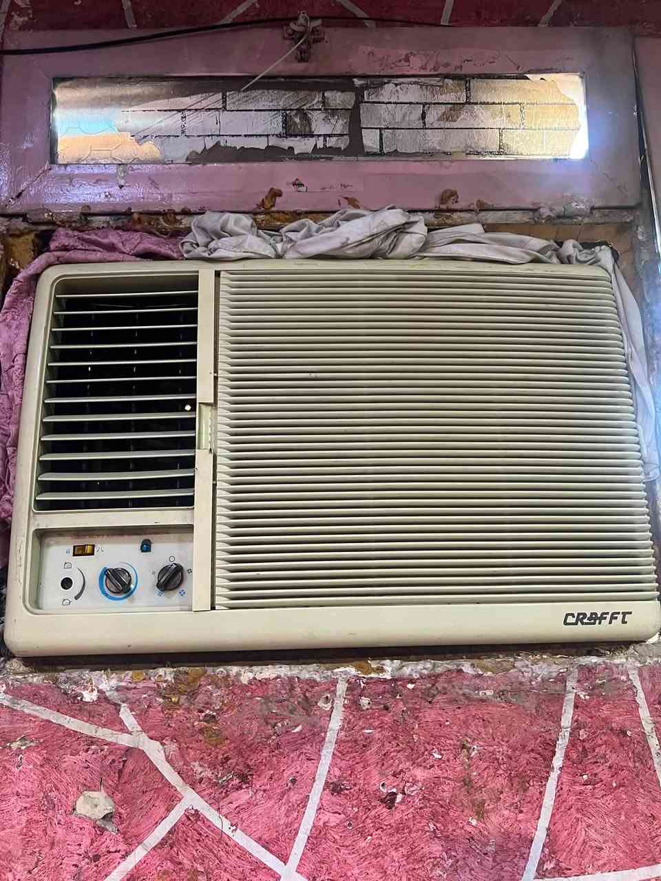 السلام عليكم مكيف كرافت سعودي اثنين طن بلادي بارد ثلج للبيع ب٢٧٠ نضيف جداً مكان بغداد العلاوي رقمي ***********
