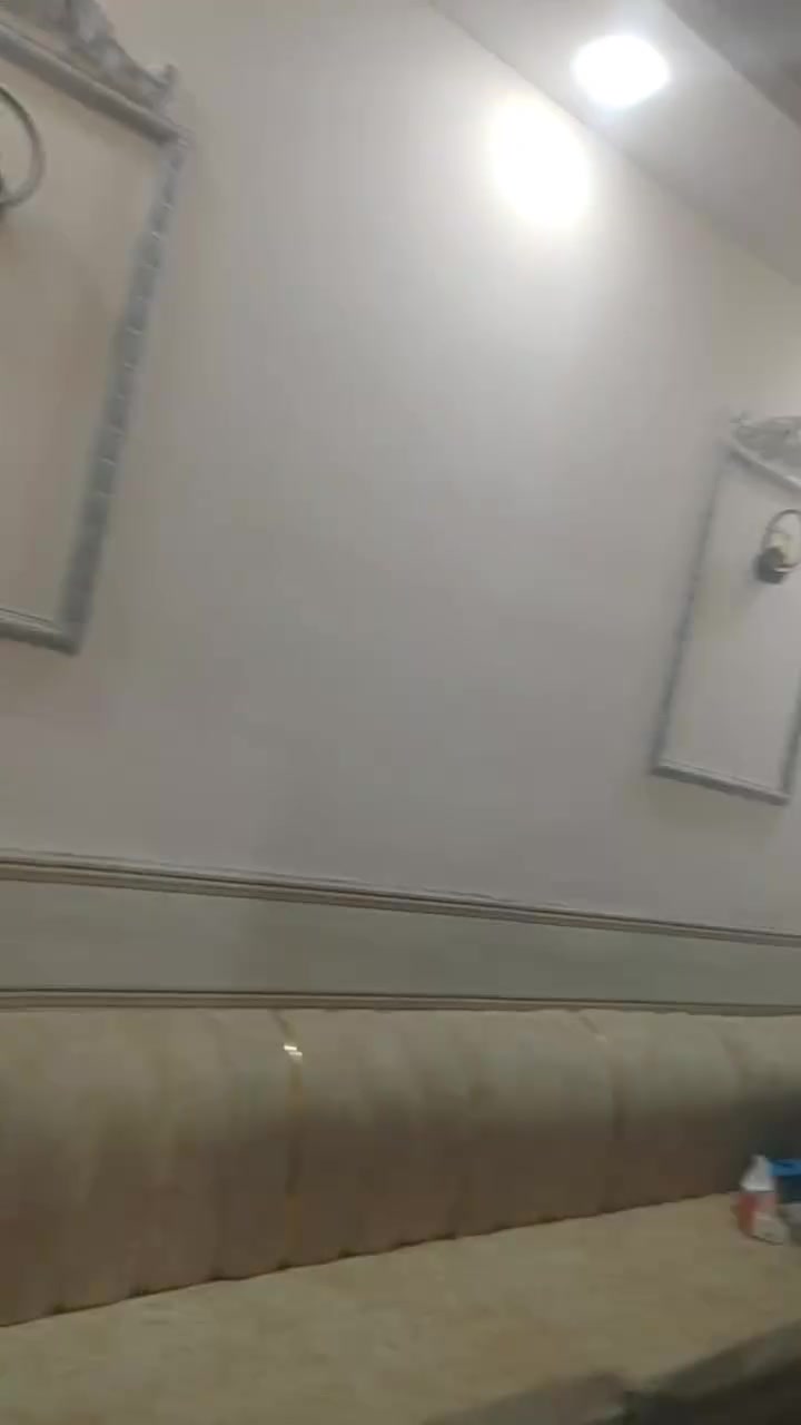 سلام عليكم مشتملات ثنين البيع مساحات كل مشتمل 50متر واقع حال 60متر وجهيه 4ونص نزال 13متر طابقين ونص كل مشتمل ستقبال وصاله مطبخ وغرفه نوم مساحه جبيره سويت حمال داخل غرفه حمامات ثنين جوه يعني صحيات اتلاثه كل مشامل طابو  صرف بسمي بناء  سنه 2026حديث طابوق البتلو رافت مسلح شغل فوك درجه اوله بيت واحد على واحد ديكورات وملاحضه بردات سبلات مغاسل كيزر ثريات مراوح كلهم معه البيت حته طباخات بس تفرش وتنام بيت مئثث معه اثاث بس كم حاجه ومعه البيت من الأغراض موقع البيت كربلاء المقدسة حي عسكري مقابل حديقت النور عرض شارع عشره متر سعر المشتمل 85مليون معه مجال شي قليل ***********الحجي ابوسجاد
