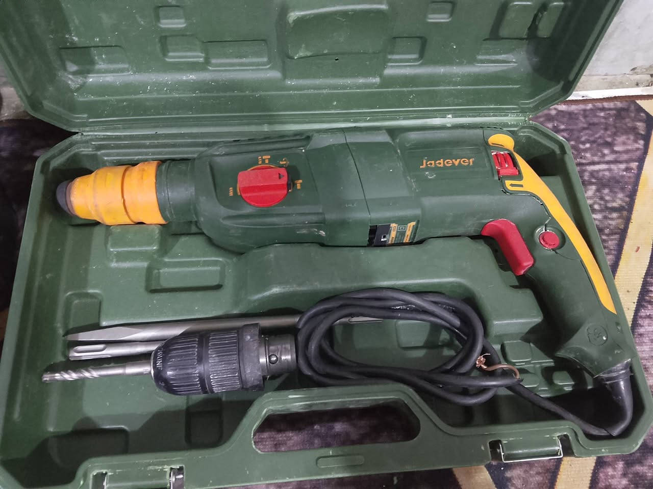 السلام عليكم الاسعار مكتوبه داخل الصور 
يوجد توصيل لكفافه محافظات العراق 5 آلاف 
شرط كلهن بعدهن بفحمه الشركة 
*********** يوجد واتساب
