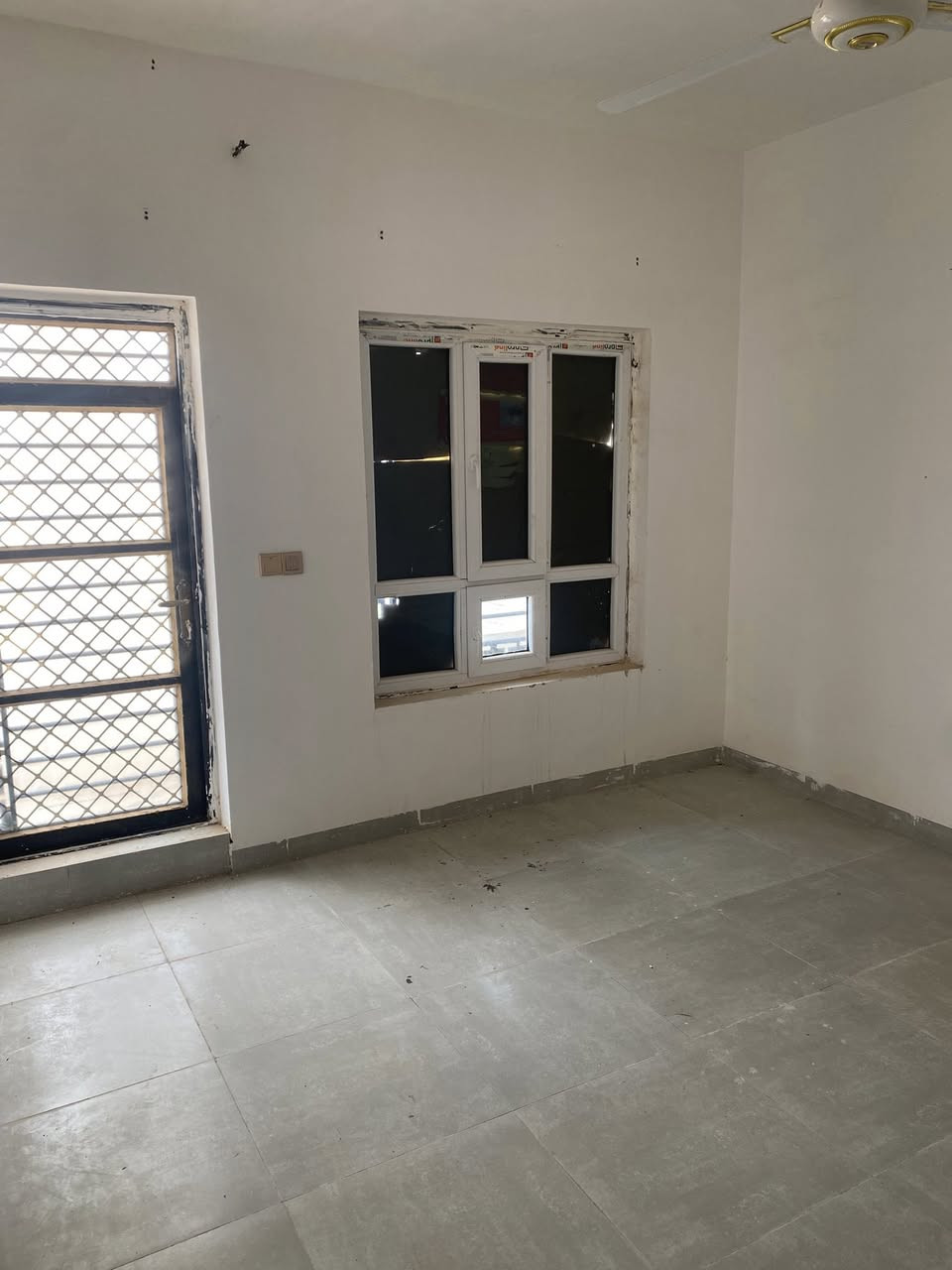 بيت للايجار بل تصنيع مطلوب عائله صغيره وتخافظ عل بيت   السعر ٢٠٠ الف
***********
