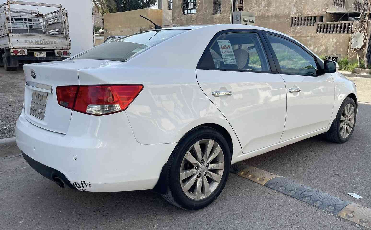 السلام عليكم
سيراتو 2012 خليجي رقم سليمانيه تحويل مباشر تحكمات شفتات مري شفط اشاير جانبيه حساس خلفي بيها باب خلفي صبغ فقط بدون دواخل
مكان السياره بغداد الدورة
السعر 97  بي مجال 
اتصال /***********
استفسار اتصال ع الرقم
@إشارة
