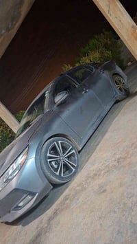 نيسان سنترا • حجم ١٨ • نضيف