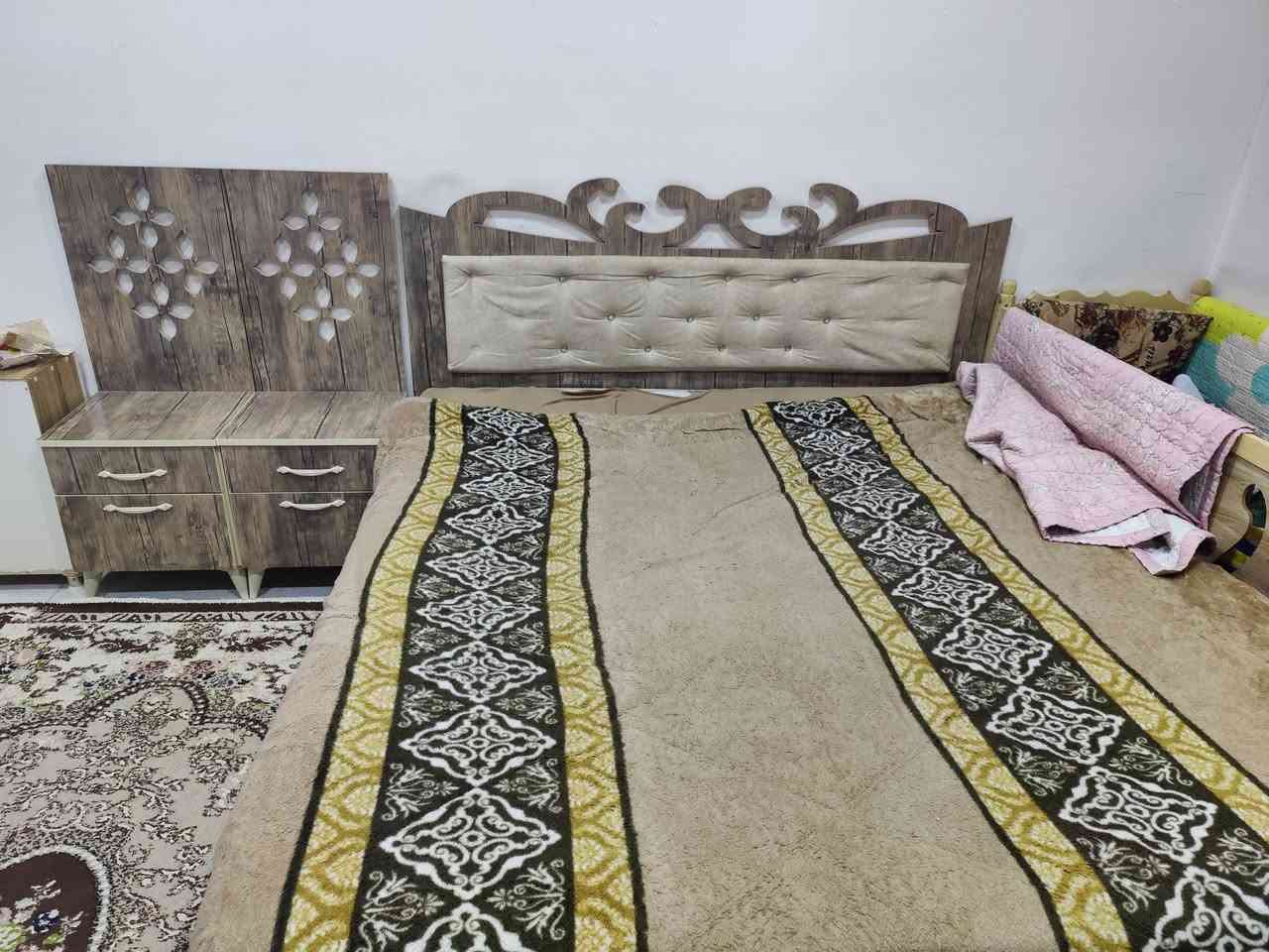 غرفه نوم تفصال لبيع كنتور ثلاث عيون ميز تواليت سيسم والدوشك والمجرات البلاستك وبوفيه صغيره وكموديات كامل لبيع ب 300 الف وبي مجال بسيط  الشراي يجي خاص 
مكاني كركوك عرفه *********** نظيفه كلش
