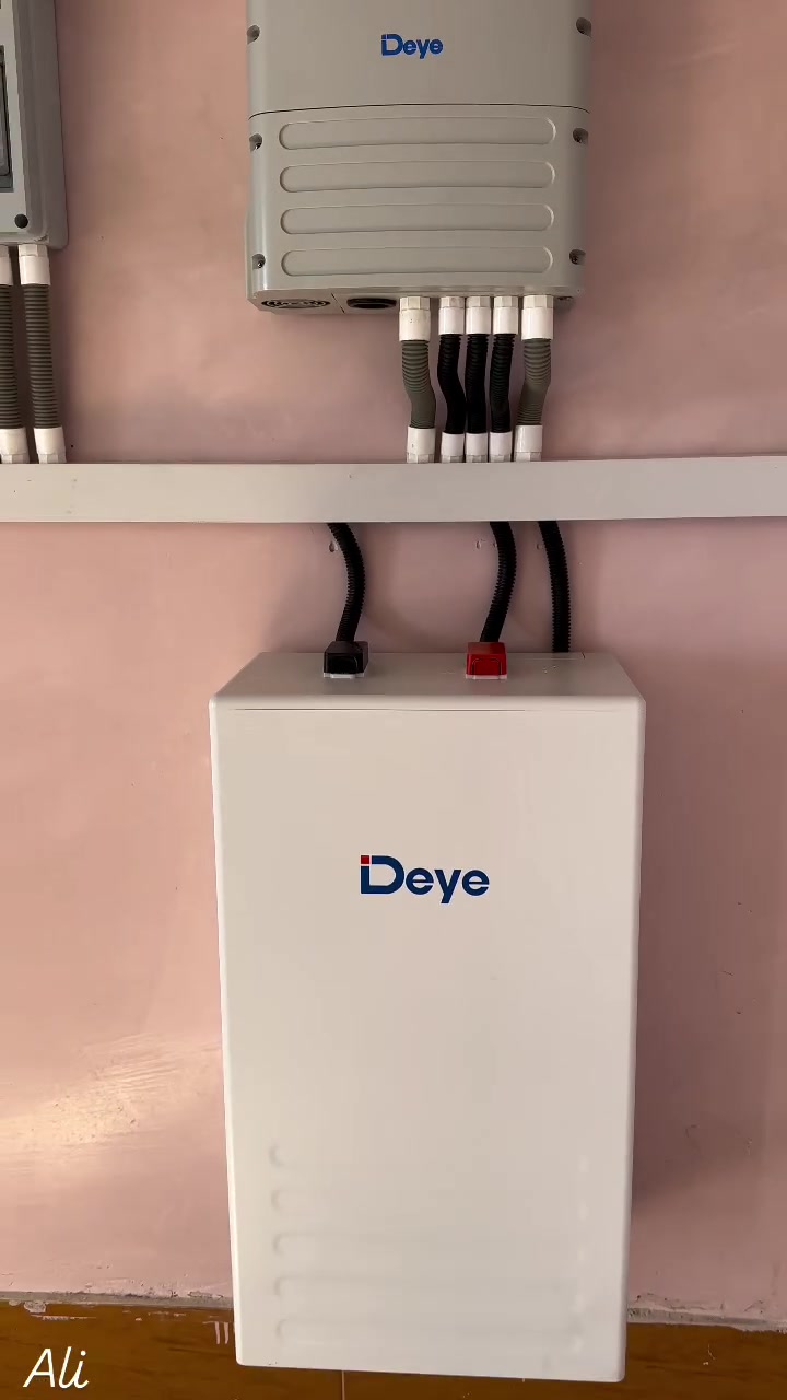 ⚡ تم تنفيذ منظومة طاقة شمسية متكاملة ⚡

بفضل الله تم إنجاز مشروع طاقة شمسية حديث وبكفاءة عالية، يتكون من:

🔹 الانفيرتر: DEYE قدرة 6 kW
🔹 البطارية: DEYE سعة 16 kW (ليثيوم)
🔹 الألواح الشمسية: Jinko عدد 10 ألواح
▫️ قدرة اللوح الواحد 650 W
▫️ إجمالي قدرة عالية لتغطية أحمال ممتازة

⚙️ نظام متكامل يعمل بكفاءة عالية لتوفير الطاقة وتقليل الاعتماد على الكهرباء التقليدية، مع استقرار في الأداء وتحمل للأحمال.

🛠️ تنفيذ: علي عويد 
📍 الموقع: الأنبار – الرمانة
تواصل والاستفسار: 
***********

💡 منظومة مصممة لتوفير أفضل إنتاجية ممكنة مع اعتمادية عالية وجودة تجهيزات من أفضل الماركات العالمية

#طاقة_شمسية #followforfollow #ali #العراق #love
