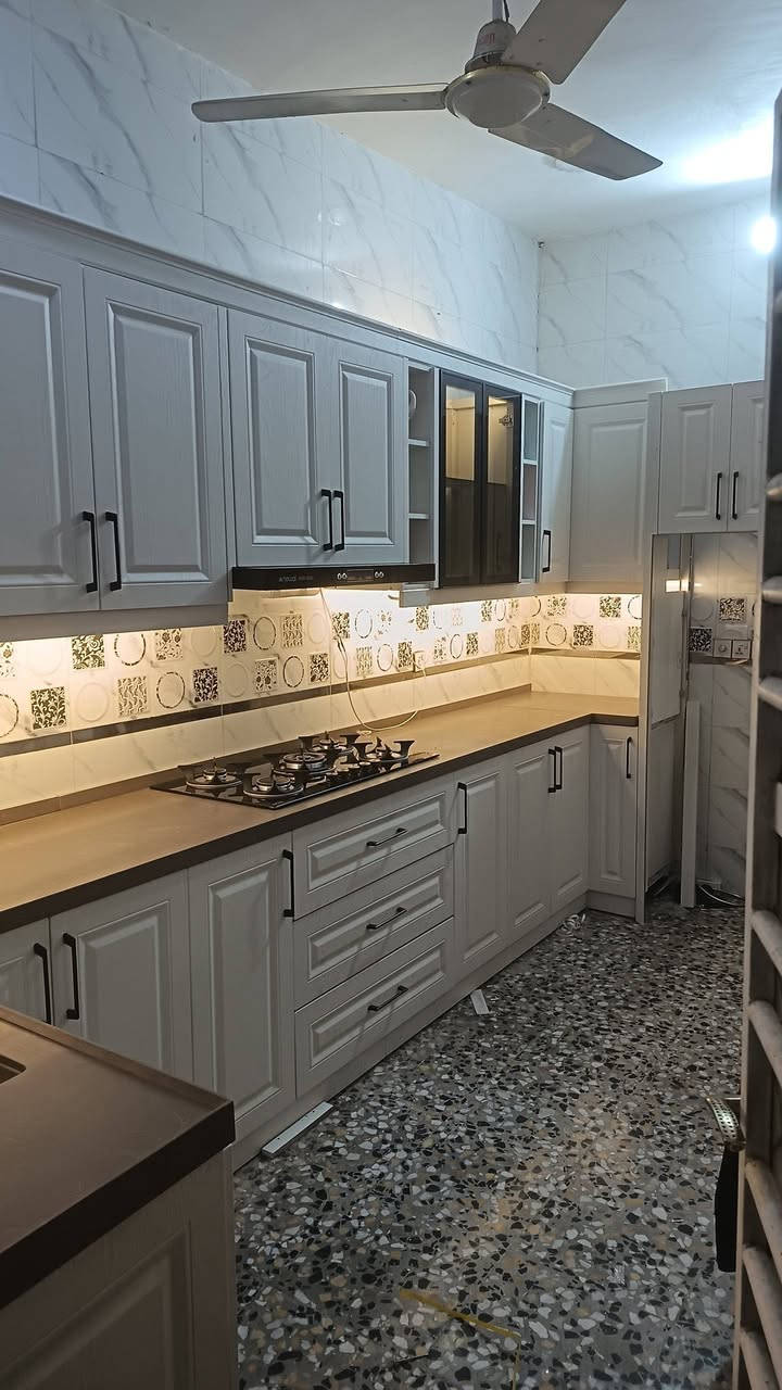 سلام عليكم بيت مساحته 125 طابق واحد طابو صرف كامل وبناء حديث.. مراوس بنص بقطعه او بيت في حي الحسين ابو غرق
***********
