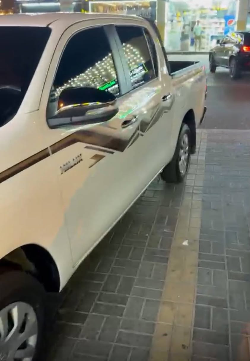 *خليجي(صبغ قطعه) تو ويل*

*تويوتا هايلوكس موديــ2024ـل*
*السع179$(اوتو) واصل للميناء*

***********
