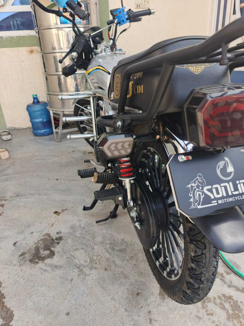 دراجه سيفان مكفول موديل 25 مكينه 200 
مكان شهربان خاص موجود 
رقم *********** /*********** سعر 850 بيها مجال
