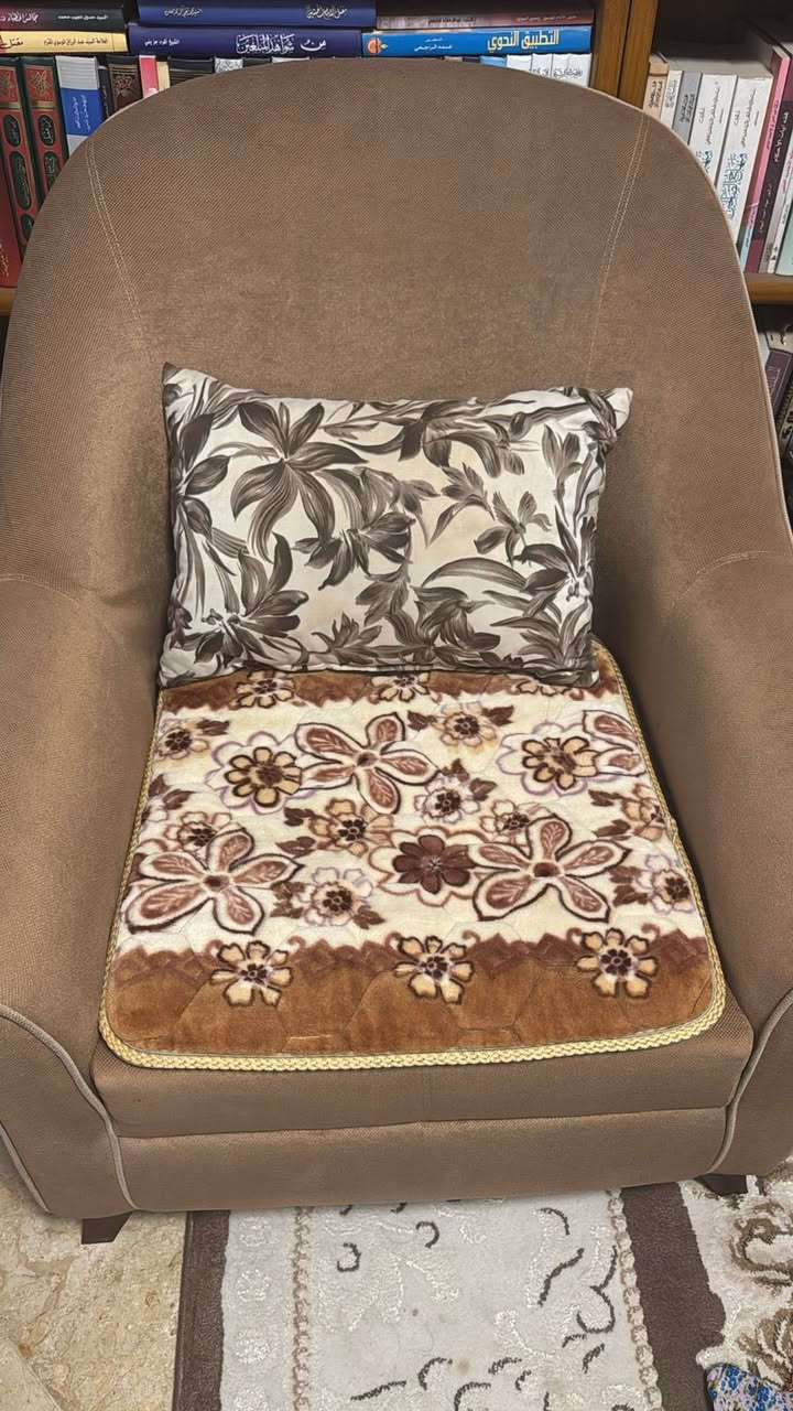 تخم للبيع 2 صغار ، 1وسط ، 2كبار
نظيف وقوي 450 وبي مجال 
للتواصل ***********
