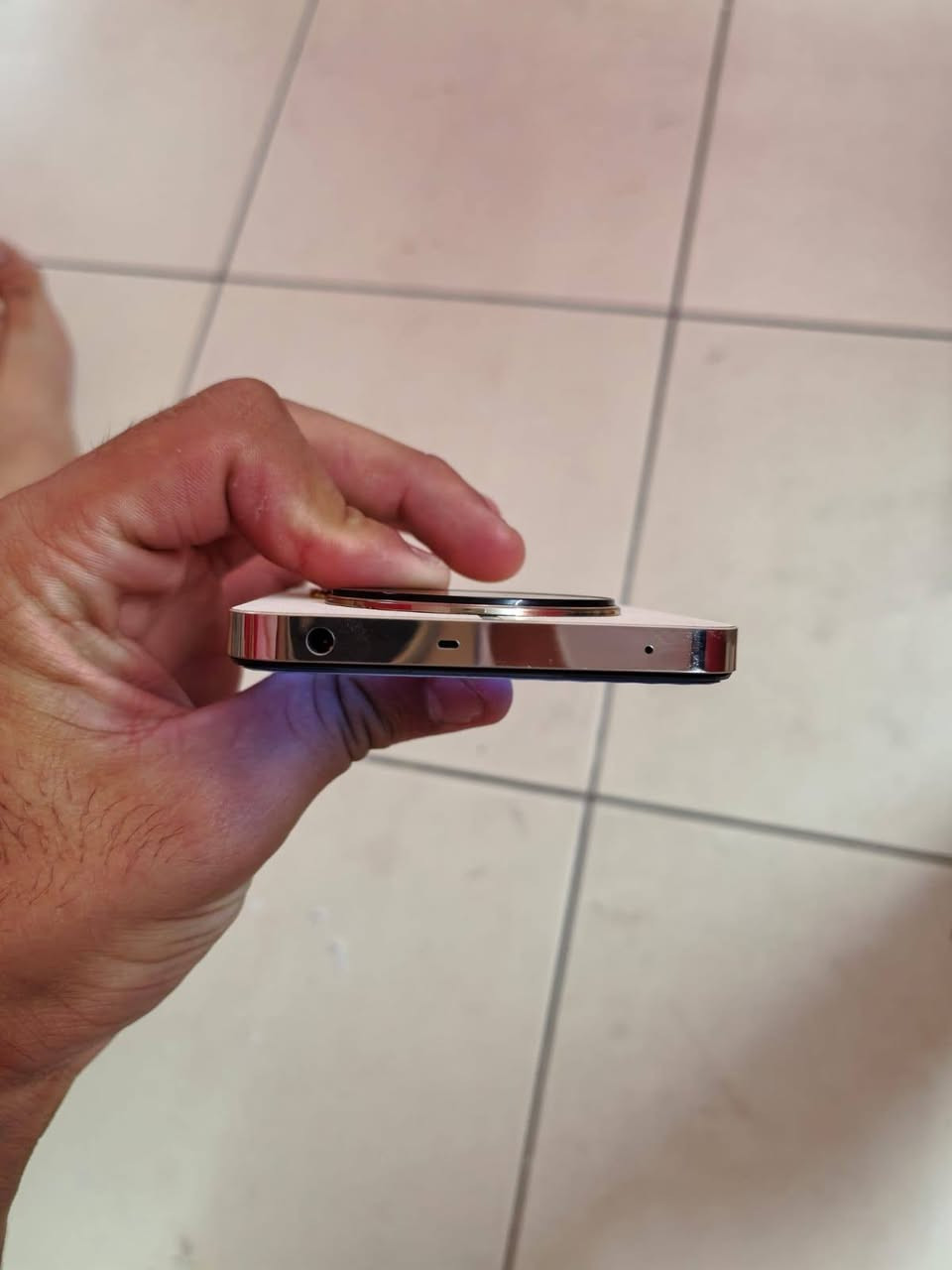السلام عليكم
ريلمي 12 بلس 5g ذ256/8 ويا شاحنة سريعة يدعم 67 واط بي فطر بسيط ممبين اصلا بالعدسة مال كاميرا الجهاز نضيف كلش وجديد رايده ب250 وبي مجال مكاني بغداد مجمع بسماية السكني . الرقم : *********** متواجد واتساب وماسنجر .
