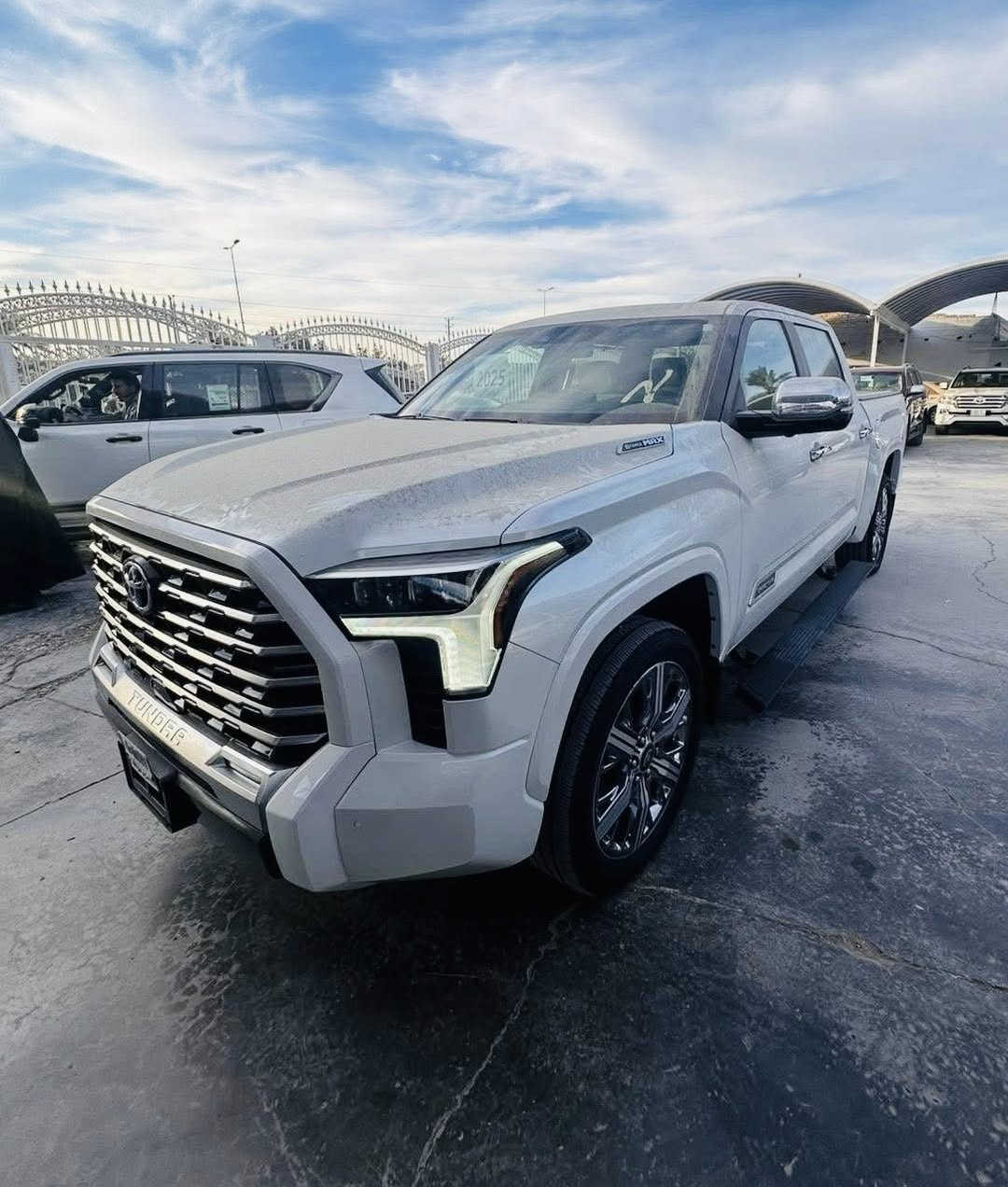 #تندرا #تويوتا #وارد #مكفولة #سيارات #المسيب #بابل

تويوتا كابستون تندرا 2025 اعلى فئة 

وارد امريكي كلين تايتل كفالة عامة

ماشية 1,800 كم 

سيارة كشن مساج 
دوس كهربائية 
بنورما
رادار أمامي خلفي
كاميرات محيطية
كلين تايتل 
داخل جلد
ماكو موصفات مابية فول 1/1 

رقم و سنوية كلهة كاملة تحويل مباشر 

مكان السيارة  المسيب

السعر 635 ورقة وبي مجال 

الشراي يتصل وبالخدمة 

***********
