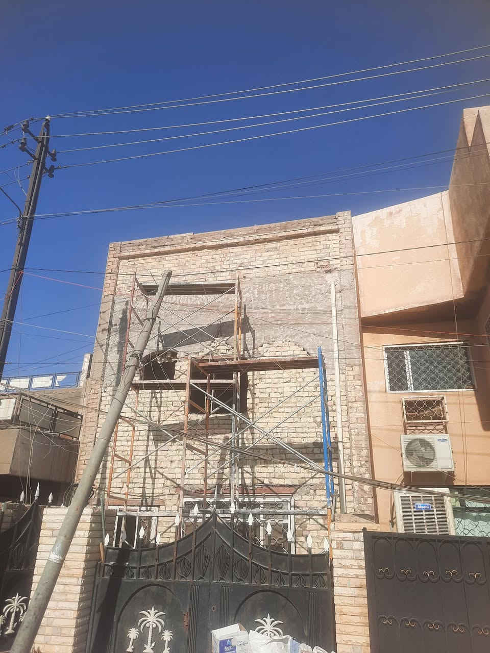 السلام عليكم خلفة مصري لباخ متفرغ شغل وجهات وسقل وجراره وفوم وطلس
وتصميمي الوجهات خابرني وتدلل
والرقم بي وتس ***********
