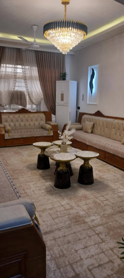 السلام عليكم
دار للبيع مساحته 200 متر  بناء حديث منطقه الدوانم قرب تقاطع الشرطه الخامسة زراعي سند ٢٥قرار محكمه ونسخه من السند السعر مناسب 130 

الاستفسار على الرقم *********** ابو فاطمه
