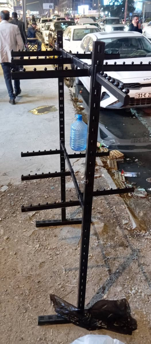 السلام عليكم متوفر ستاند مال جنط ارتفاع متر ونص كامل @
السعر كامل 65 
بس استاند45
توصيل ماعندي مكاني بغداد الوشاش
رقمي***********
