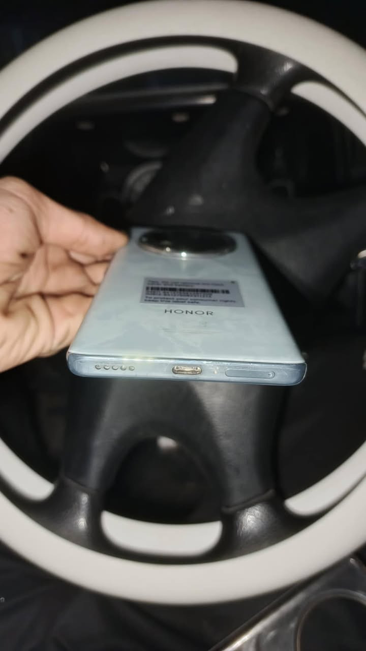 هونرX9c رام 12 + 12 شاشه 120 هيرتز جهاز صار لي شهرين من اشتريته مشغل ببجي 90 فريم ذاكره 256 جهاز جديد كلش شحن سريع الجهاز رايدو 310 وبي مجال شيء قليل مكاني موصل جانب الاايسر وهاذا رقمي ***********
