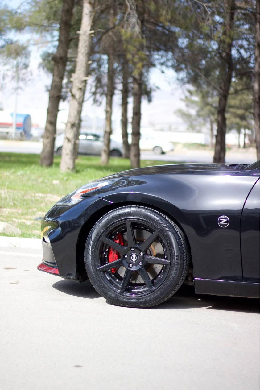 Nissan Z370
2018
٦ پستۆن ✈️
سەیارەکە یەک چەمەلەخی دوای بۆیاخە بێ ناوگرتن دەرگای سایەق کەمیک PDRی هەیە
زۆر جوان و تازەیە 
بەسمە 
بانسی بیمبۆی بۆ دانراوە 
تایەو ویلی شازی لەسەرە 
سعر ١٥٣ 
*********** السليمانية, العراق
