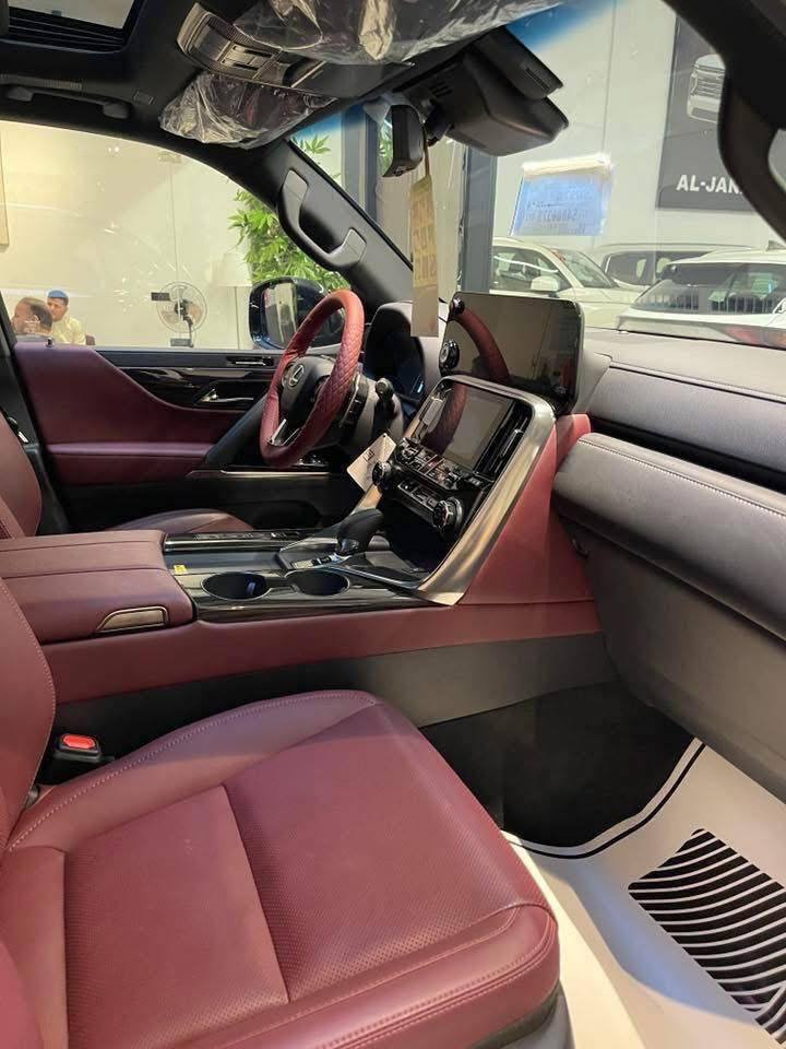 لكزس 2025 بلاتينيزم
ماشية 13 الف 
مغلفة PPF بالكامل
مكفولة كفالة عامة من كلشي 
7 راكب 
داخل احمر
رقم بغداد تحويل مباشر 
وكالة ساز تحت ضمان 
مكان السيارة النجف 
السعر 13 شدة و75 ورقة وبيها مجال حك الجية
***********
***********
