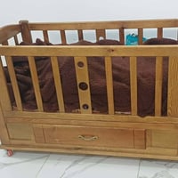 سرير بيبي • تقريبا جديد • لوحة جانبية