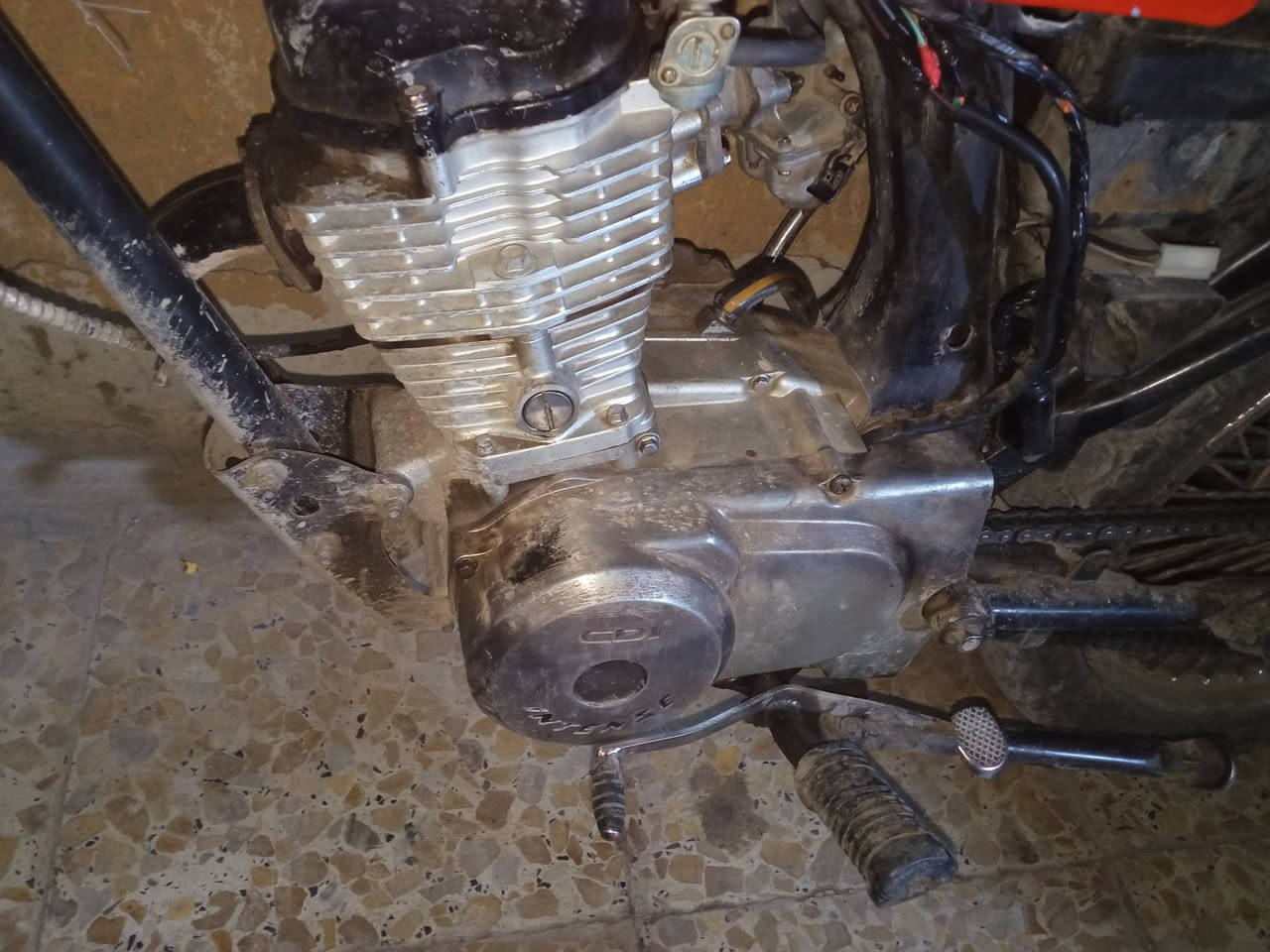 سلام عليكم عندي دراجه البيع يراني تكطع نار بيع على هاي وضعه 300 مكان بغداد الكفات  ***********هاذه رقمي خابر واني خادم
