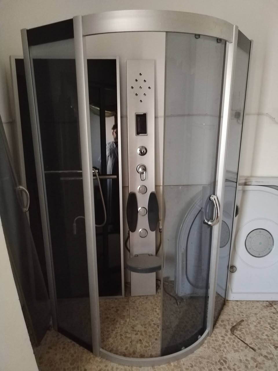 غراض للبيع مغاسل عدد 2 براميل 2 تانكي ١ ساونه هايدروليك 2 قيم واخذ مراسله اول اتصال ***********
