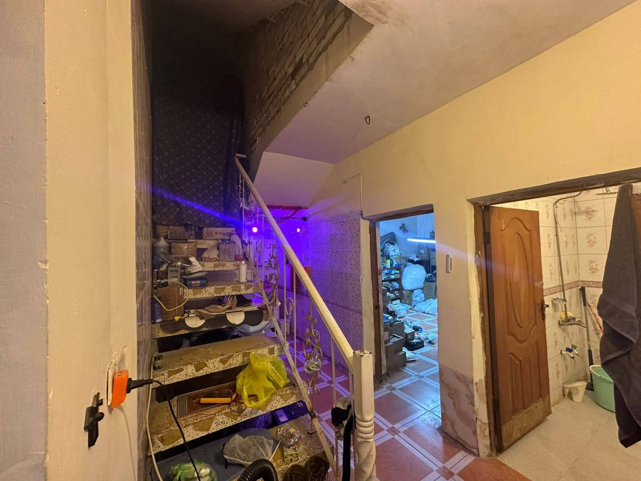 سلام عليكم دار للبيع مساحة 150 متر ركن واجهة 10 نزال 15 طابقين معزول كل طابق غرفتين نوم واستقبال ومطبخ وصحيات العنوان شارع حسينيه السلام قرب السريع رقم القطعه 3458 التفاصيل واتساب أو اتصال 
***********
