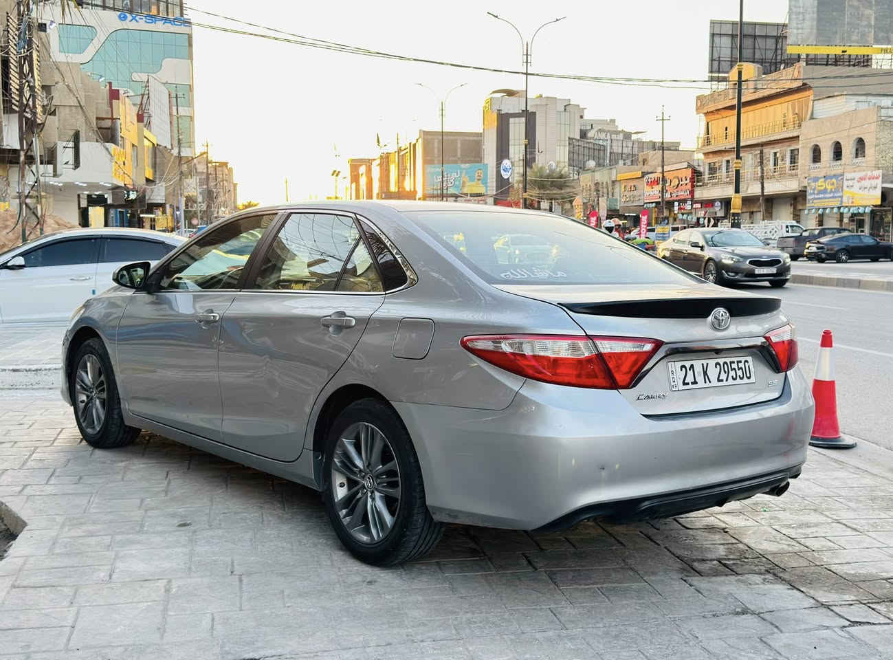 سلام عليكم

للبيع كامري أمريكي 🇺🇸 

موديل المركبة : 2017 

لون المركبة : رصاصي 

سعر المركبة : 165$ 

الضرر المركبة : الباب خلفي بصف السايق .

مواصفات المركبة : SE 

المحرك: 4-أسطوانات سعة 2.5 لتر DOHC 16-صمام

 • القوة: حوالي 178 حصان @ 6000 rpm

 • العزم: حوالي 170 lb-ft (~230 نيوتن·متر) تقريباً.  ￼

 • ناقل الحركة: أوتوماتيك 6 سرعات مع وضعية التبديل اليدوي.  ￼

 • الدفع: أمامي (Front-Wheel Drive)

مقاعد لخمسة ركاب

 • عجلة قيادة رياضية مع أزرار تحكم

 • نظام صوتي مع بلوتوث وAux وCD (عادةً 6 سماعات)

 • مكيف أوتوماتيكي / تحكم يدوي حسب الحزمة

 • عجلات سبور 17-inch

 • أنظمة أمان أساسية: ABS، التحكم بالثبات، وسائد هوائيه 

• نظام مكابح ABS

 • توزيع إلكتروني لقوة الفرامل EB

• تشغيل عن بعد بصمه المركبة .

للاستفسار عن السياره التواصل على الخاص


**إذا كنت صاحب هذا الإعلان وتريد حذفه لأي سبب، رجاءا أرسل رسالة إلى الدعم الفني**