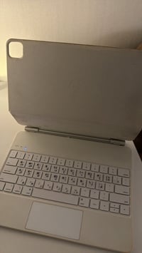 ماجك كيبورد • ايباد ١٢.٩ • hou