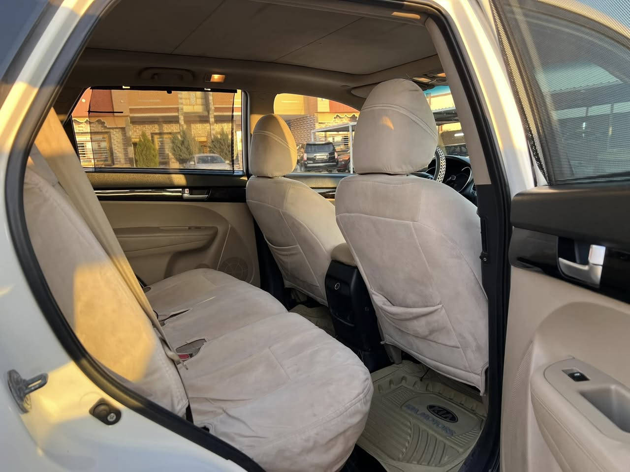 سلام عليكم 
سورنتو للبيع خليجي
موديل 2014فول الفول 
ضرر بيه شبر صبغ وبارد 
بصمه تنته مفوله 
كير ومحرك شرط 
تواير وصدر جدد
السعر 175 وبيها مجال للطيبين 
الرقم ***********
