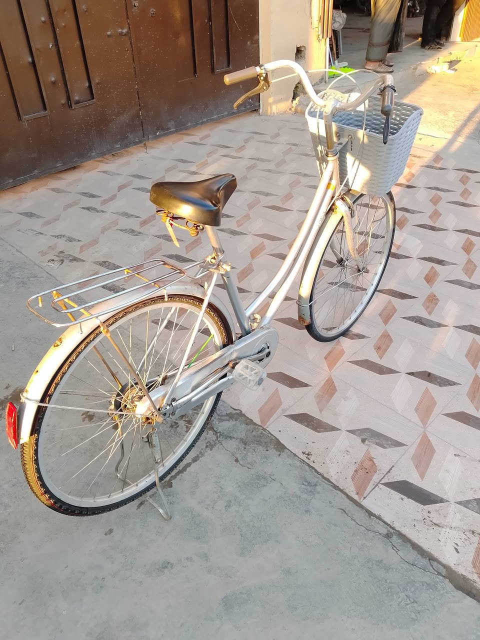 السلام عليكم بايسكل للبيع نظيف حجم 26 السعر 60 بي مجال المكان بعقوبة التحرير الاتصال  على هذا الرقم ***********
