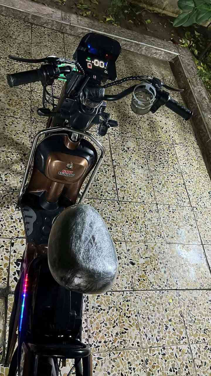 سلام عليكم ماطور شحن للبيع كل عيب مابي بس مكان جوزه خربان أو شاشه امبدل بي بلادي
كركوك واسطي 
***********
السعر 200الف
