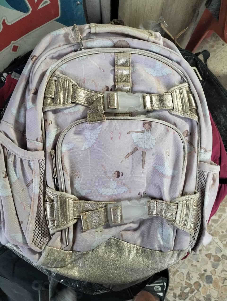 جنطه مدرسيه باله جديده في الموصل حي التحرير مقابل جامع ال البيت بل فرع اي استفسار عل وات ساب أو مازنجر أو على هذا الرقم ***********
