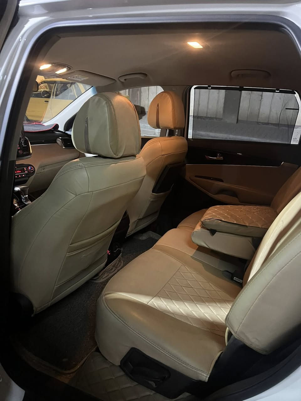 سياره سورنتو موديل 2020 خليجي سته سلندر
ماشيه 70 الف كيلو
فول مواصفات ماعدا بنوراما
سبعه راكب سياره نضيفه مال بيت 
بيه شخط ماشره عليها بصور  رقم بغداد انكليزي هزه جديده 
تحويل ثاني يوم 
سعرها 265 ورقه وبيها مجال
مكانها بغداد الاعظميه
 رقم ***********
