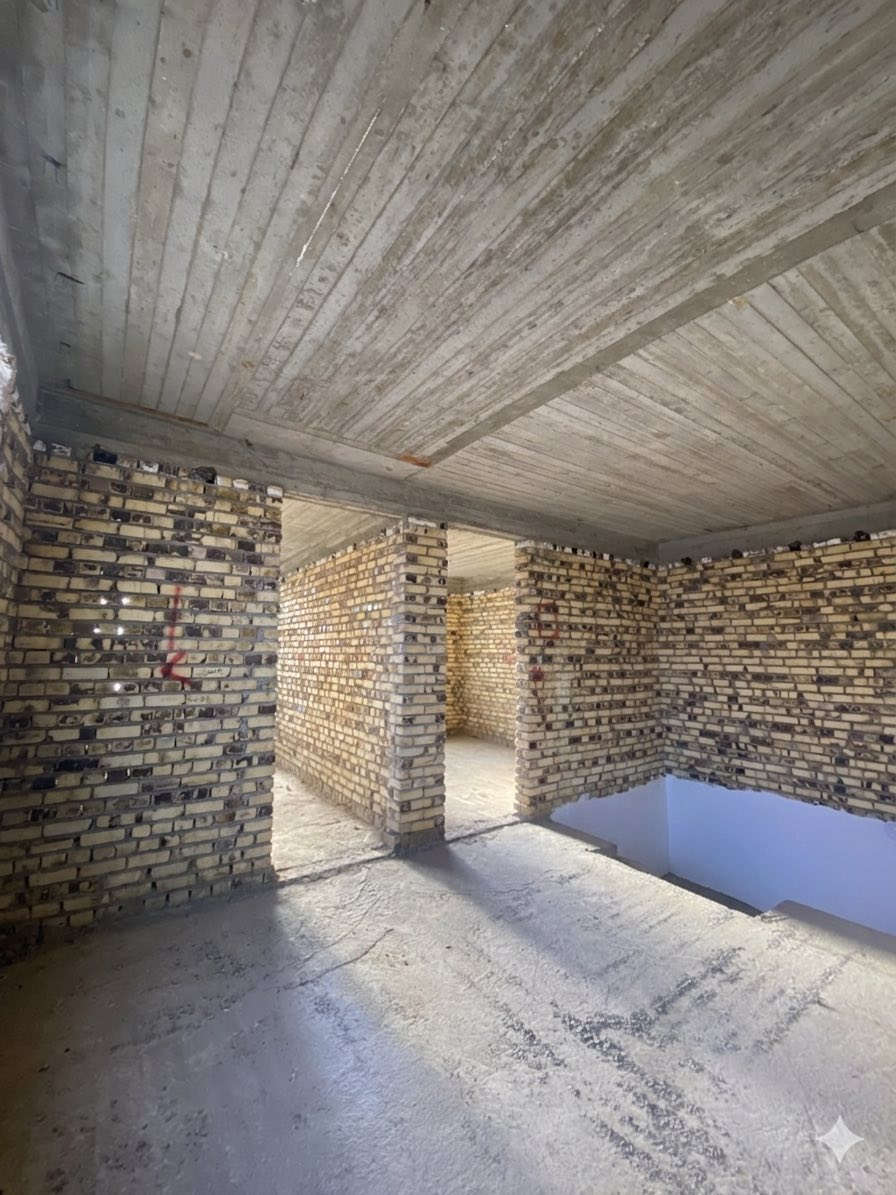 دار للبيع الطهمازية عمود ٩٩
بالفرع المقابل فرن صمون ألف عافية

جنس العقار زراعي سند ٢٥

المساحة ٢٠٠ متر سنة البناء ٢٠٢٣

يحتوي الدار على طارمة كبيرة مرافق صحية خارجية صالة مطبخ هول حمام داخلي غرفتين وترك

وفوك غرفتين وبيتونة كبيرة

النواقص أرضية الطابق الأول صب بالكامل والفوك غرفتين مسقفات وبيهن شبابيك

السطح مزفت

السعر ٨٠

ويرهم مراوس حسب القناعة

للاستفسار واتساب ***********
