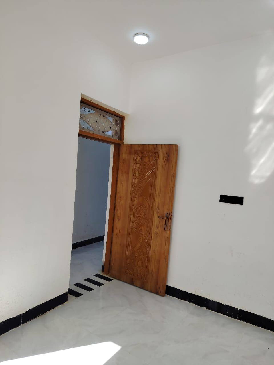 #بيوت مساحة  (٧٠ متر)  الخط الاول مع كافة الخدمات ماء كهرباء شوارع مبلطة  جنس العقار  طابو سند( 25 ) فيه إقرار في المحكمة  تفاصيل 
استقبال + غرفة + صالة مع المطبخ + حمام
 داخل وخارج 
 السعر المطلوب  ( ٣٢)  مليون دينار مع المفاوضة

للتواصل والاستفسار 
مكتب بركات الرحمان 
 
حسين الغزالي 
***********
يوجد واتساب.
