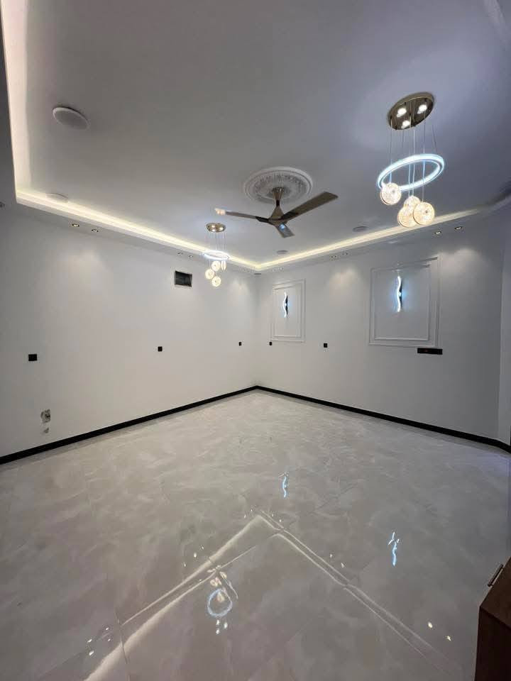 بيت للبيع مودرن زيرو مساحه 200متر
🏡هذا المنزل تم اختياره بعناية حتى يوفر لك الراحة، الموقع المميز، … قرار راح تفتخر بيه.🏡

✅يحتوي على 5غرف نوم 
✅يحتوي على 3صحيات +بانيو
✅يحتوي على صاله كبيره 
✅استقبال +مطبخ 
✅كراج سيارات +حديقه متنفه للبيت
 
البيت بالحقيقه أجمل من الصور 
فيديو توضيحي https://vt.tiktok.com/ZSu4pk3NG/

الاستفسار الاتصال ***********

 #هاشتاك #دعم #مشاركات #تفاعل #لايك
